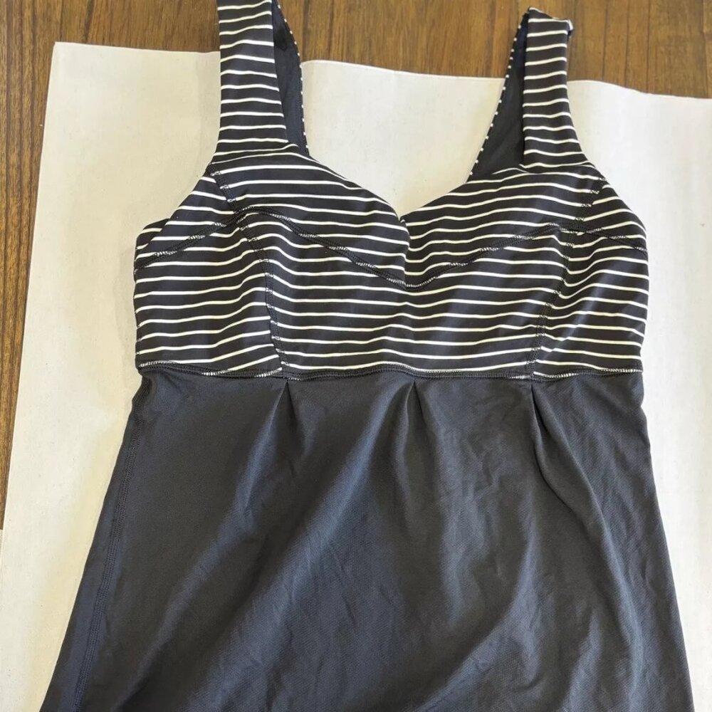 Lululemon activewear tank top size 8